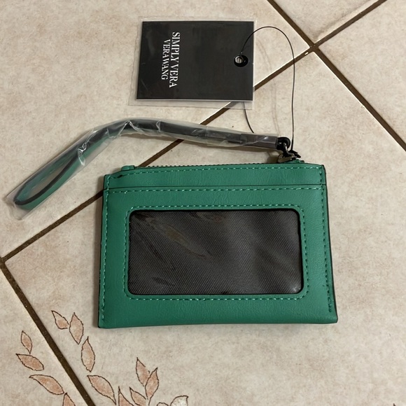 NWT Simply Vera Wang Green Wristlet - Picture 2 of 4